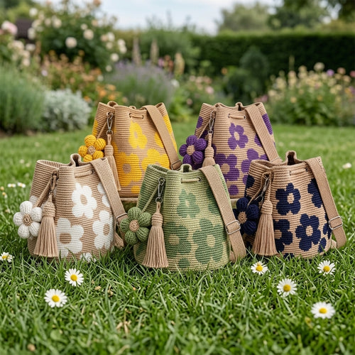 Set di 5 borse Luna Bag crochet su prato verde con margherite